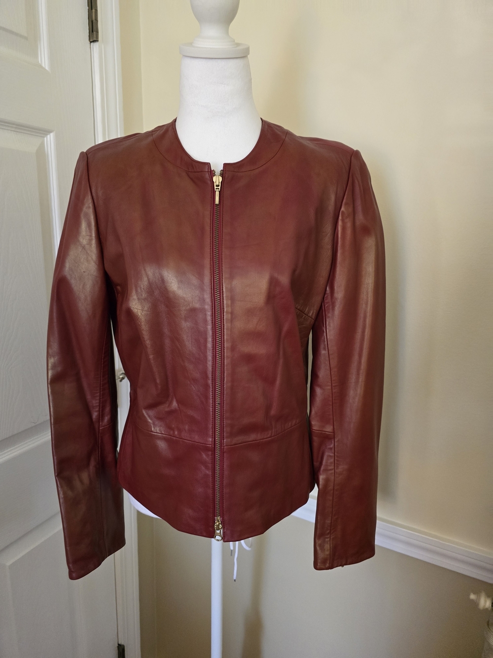VS2 By VAKKO Red Leather Zip-Front Jacket With 4 1/2" Zipper On Sleeve Sz. (Med)